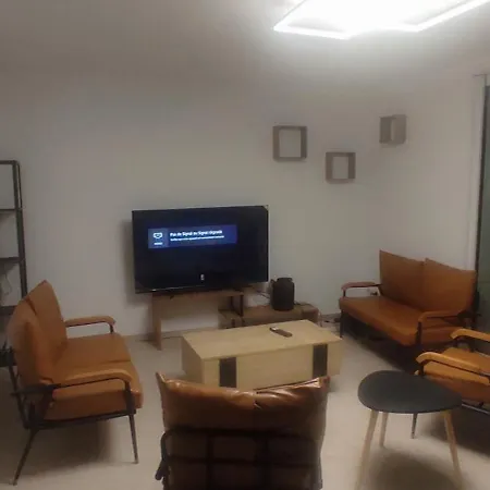 Maison Avec Vue Sur Attention Aux Marches Pour L'acces *