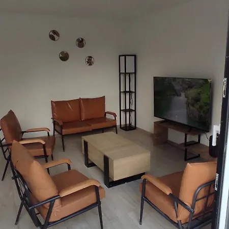 Maison Avec Vue Sur Attention Aux Marches Pour L'acces